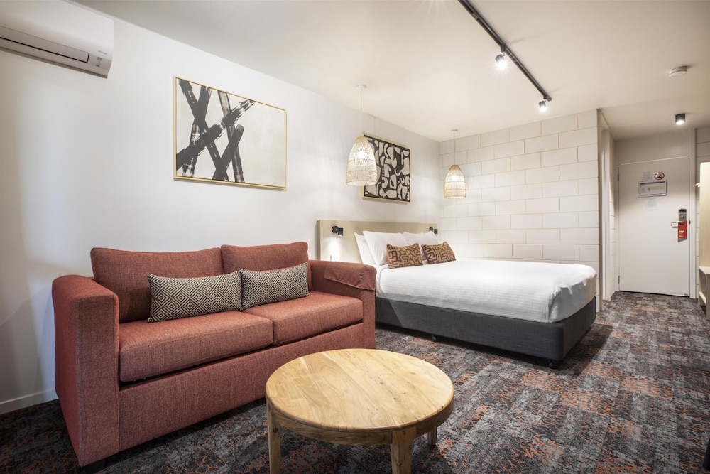 Dalrymple Hotel 44/67