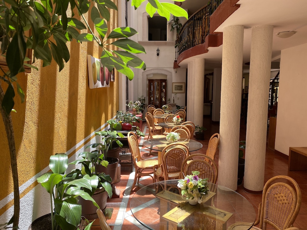 Hotel Casona de los Vitrales 41/50