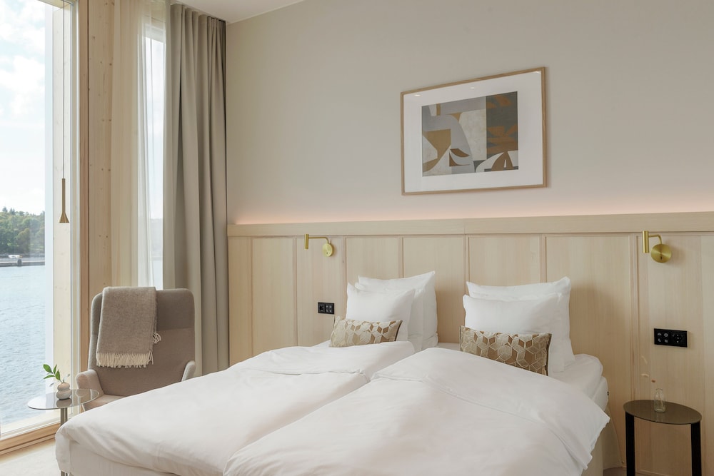 SOLO, SUPREME, KING BED, SEA VIEW