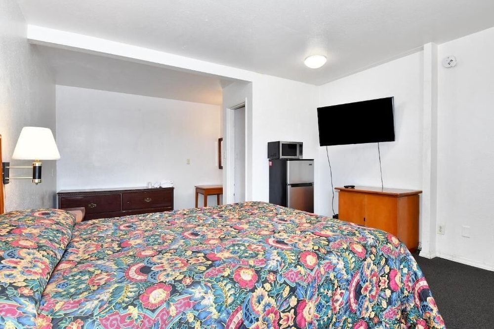 Budget Motel 11/22