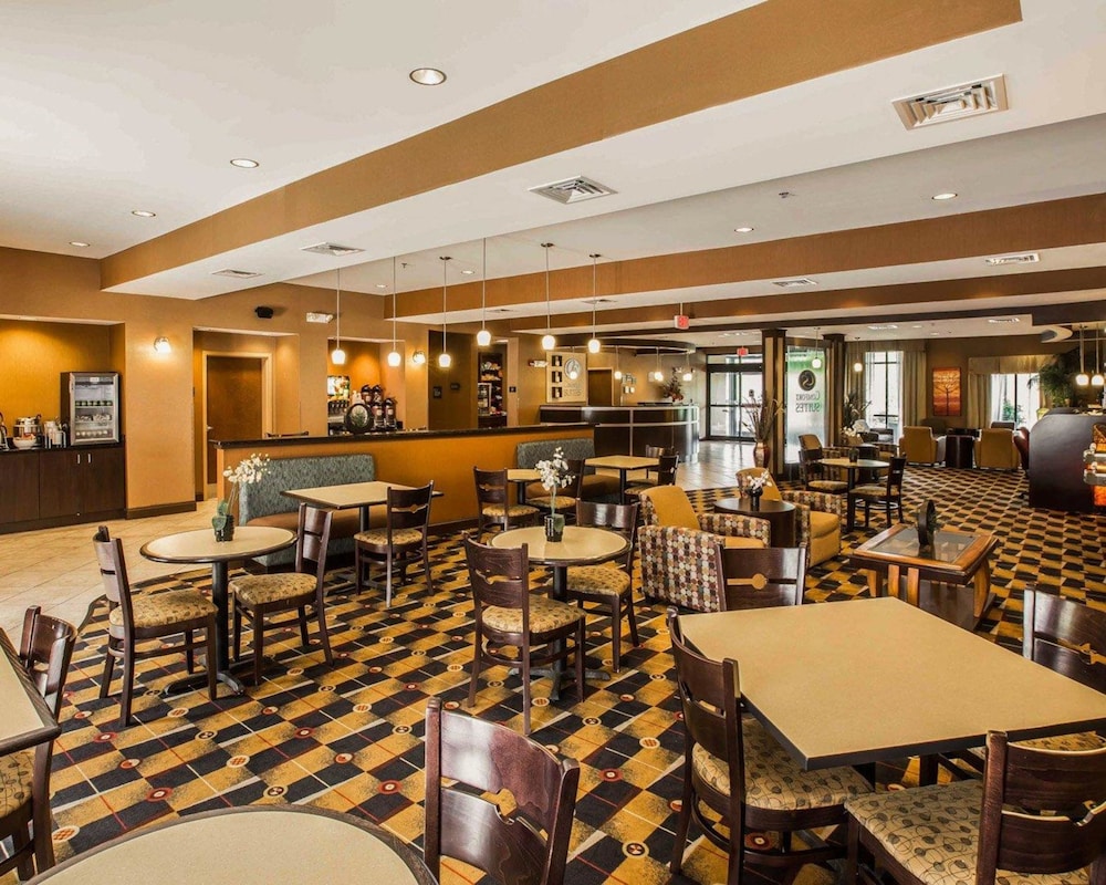 Comfort Suites At WestGate Mall 32/42