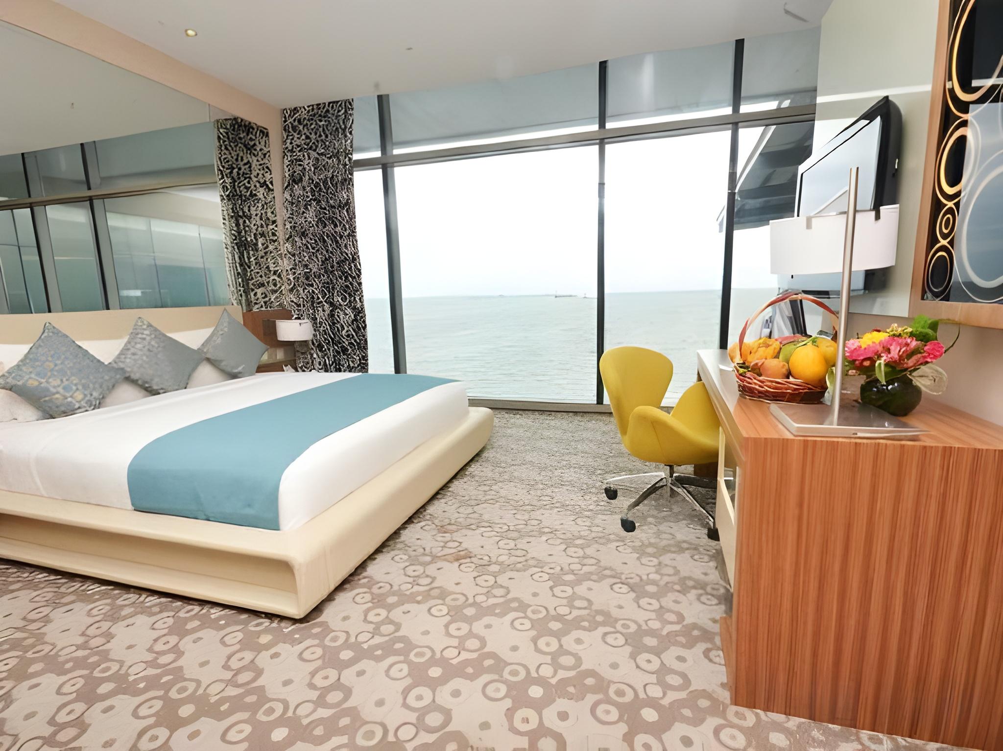 Family, Twin Beds, Bay View, Small