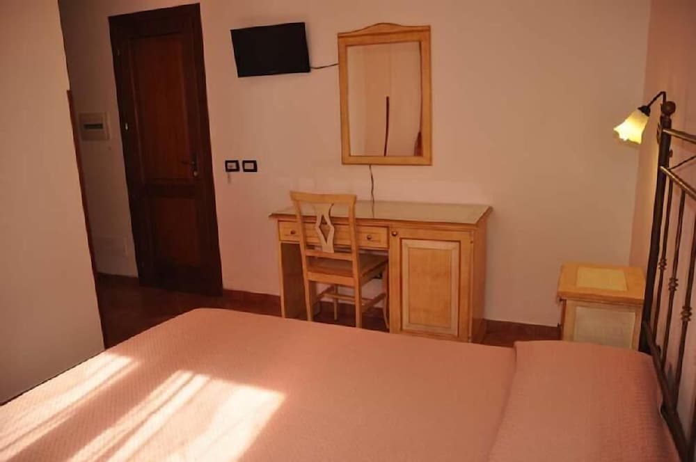 ROOM, DOUBLE BED