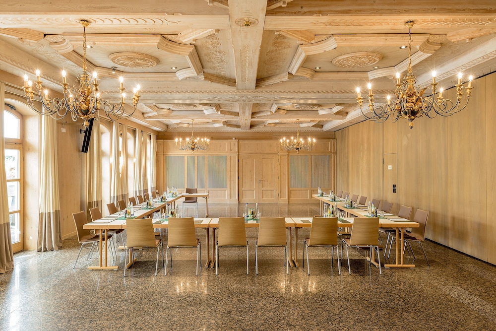 Bauer Hotel Restaurant 66/73