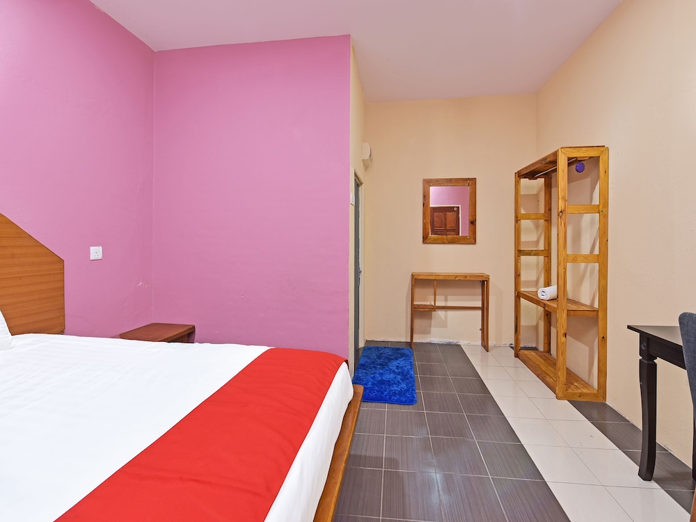 Hotel O Awan Biru Motel 25/33