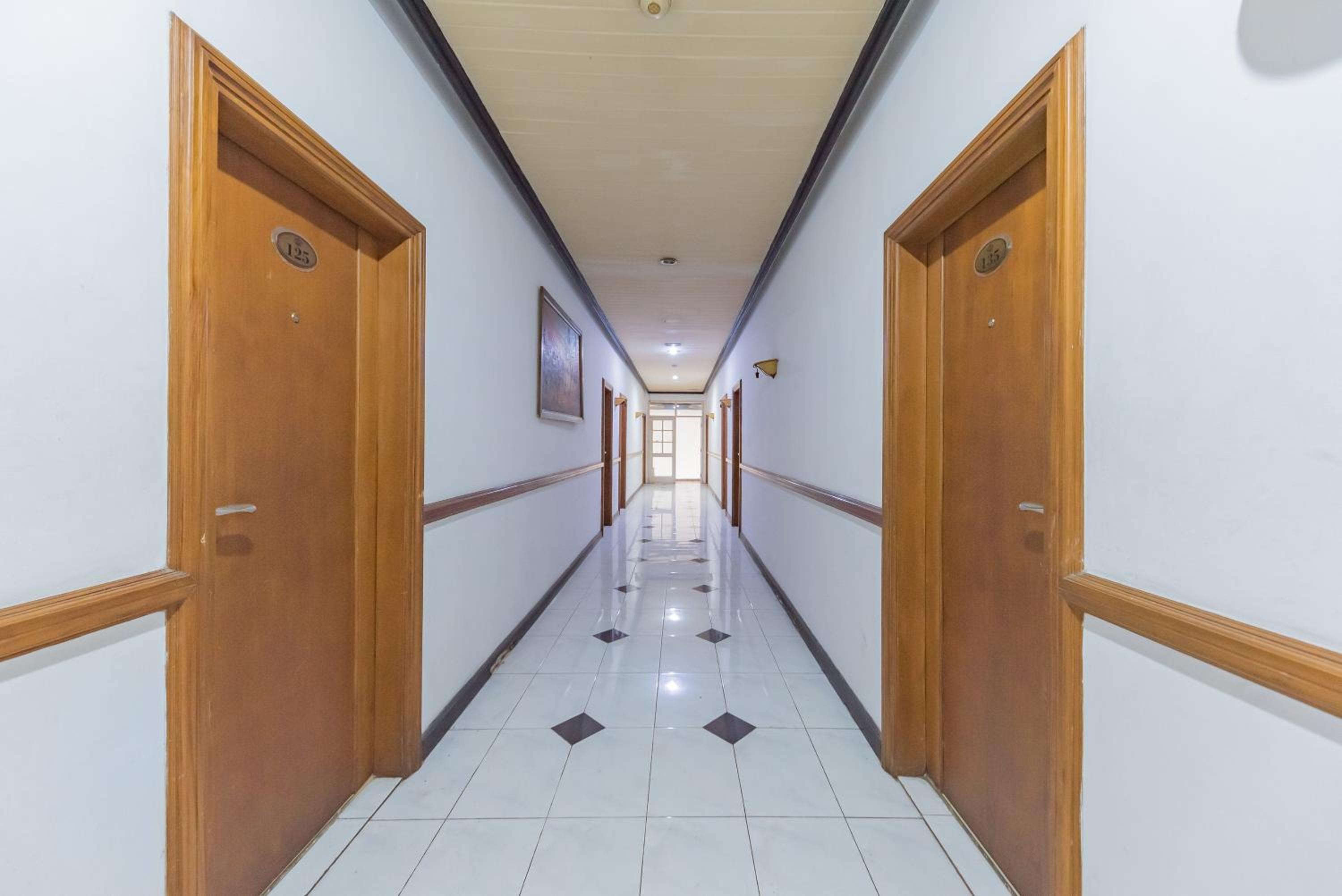 Crown Hotel Tasikmalaya 26/54