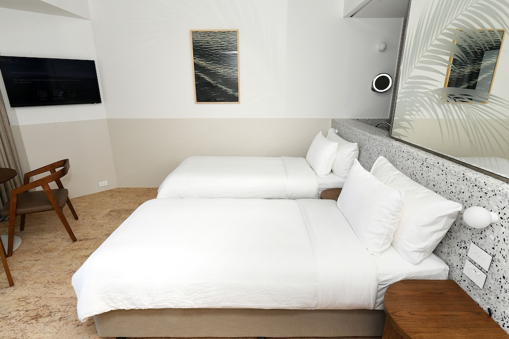 Ocean, Twin Beds