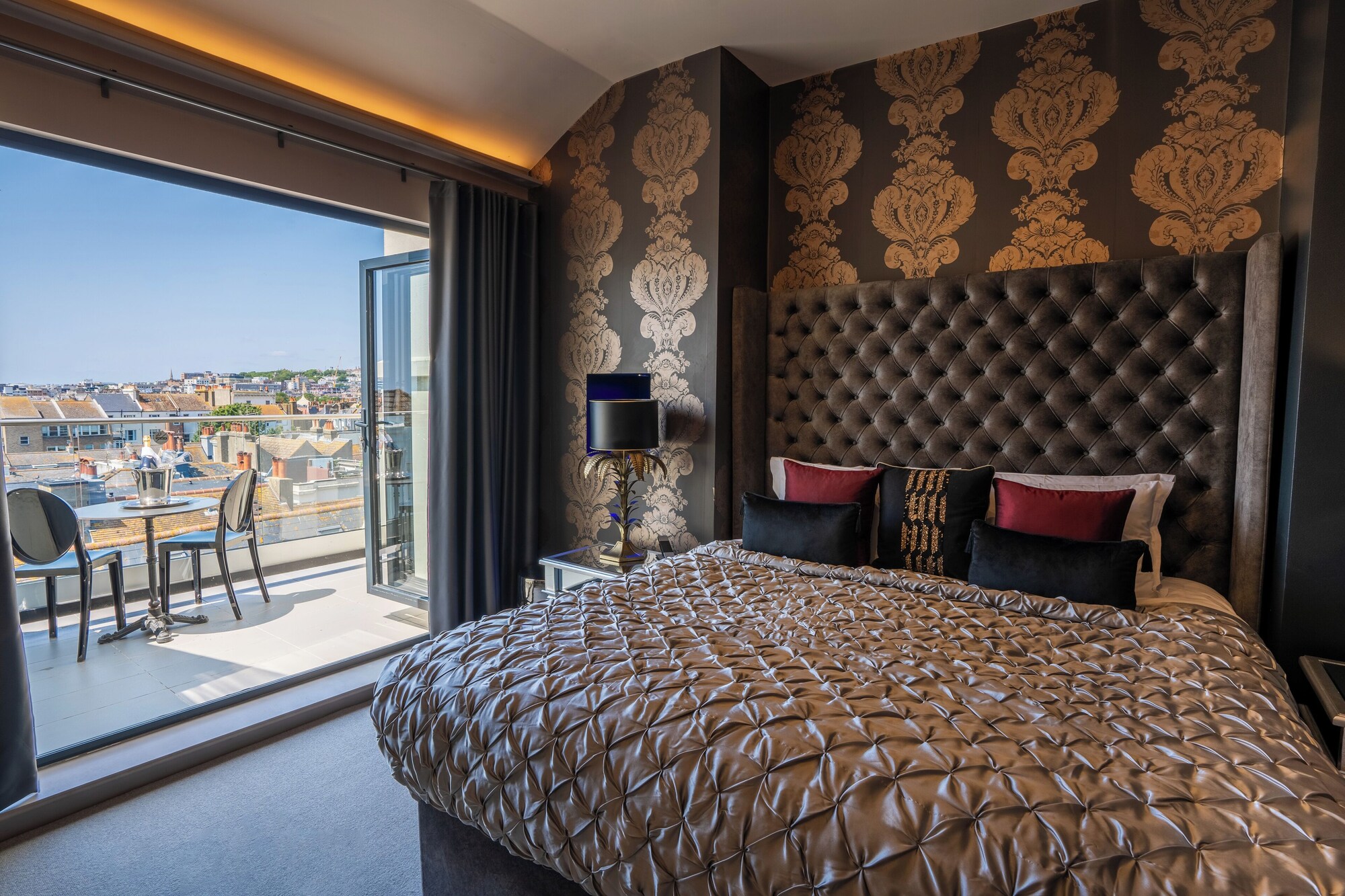 KING BED, TERRACE