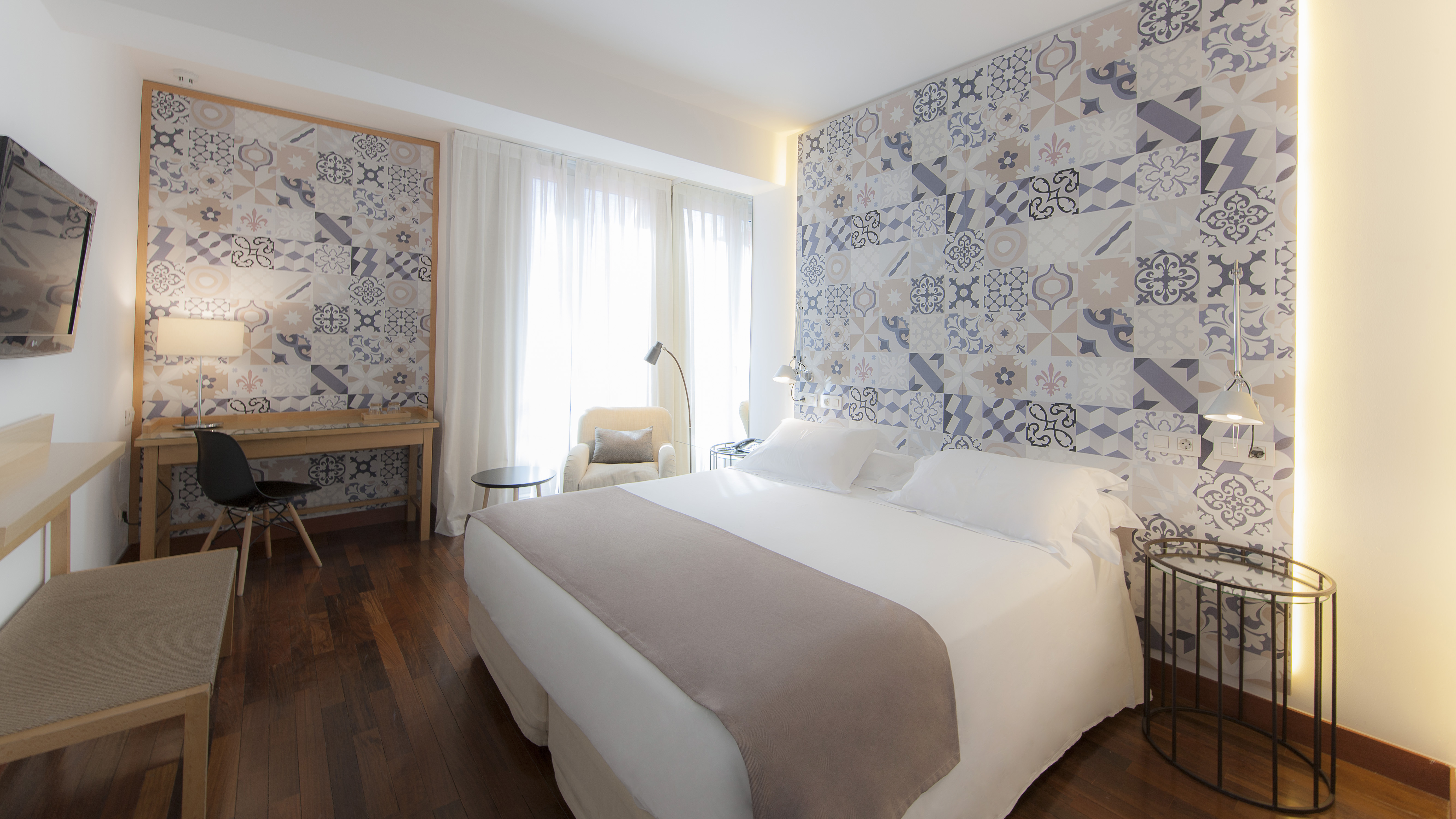 ROOM, DOUBLE BED