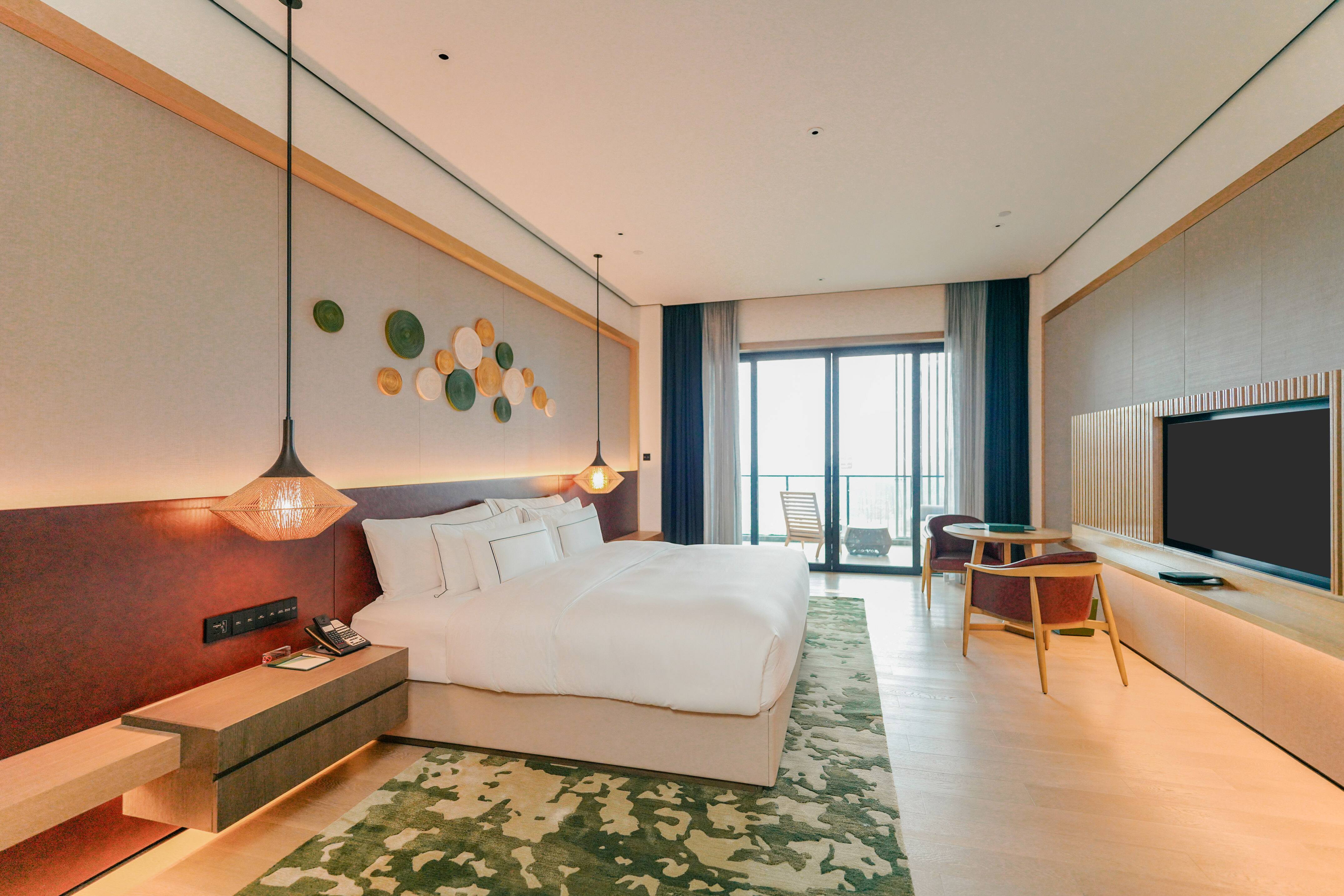 Grand, the Level, Suite, Lake View