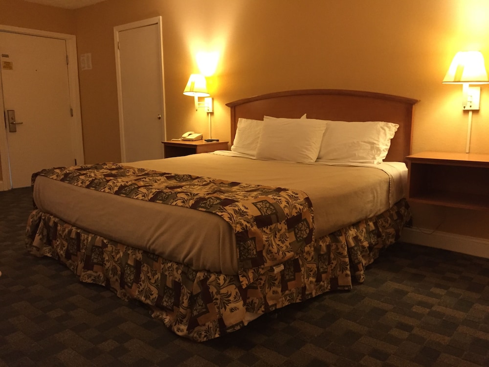 Wildwood Inn Tropical Dome & Theme Suites 23/74