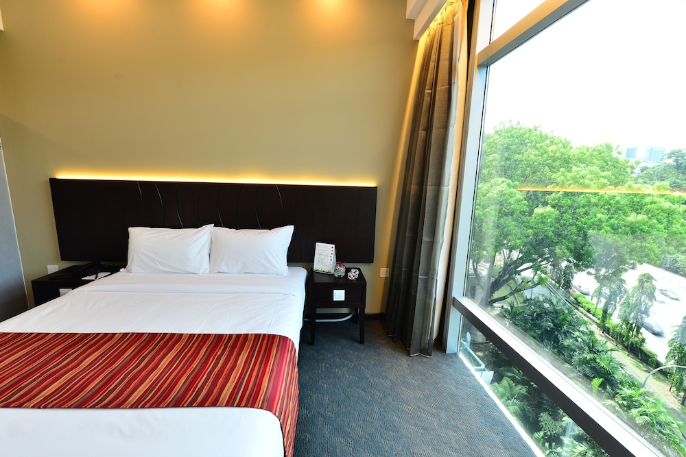 Hotel Chancellor at Orchard 7/35
