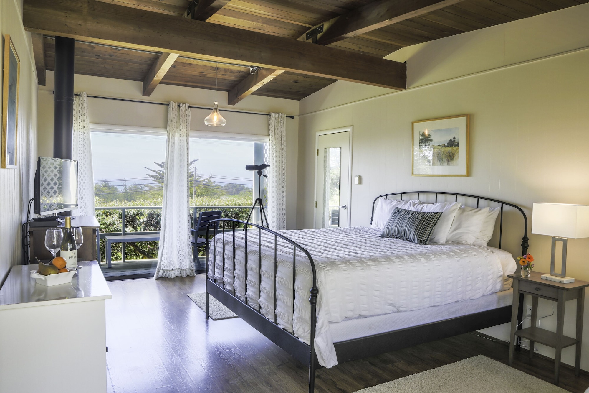 Cove, King Bed
