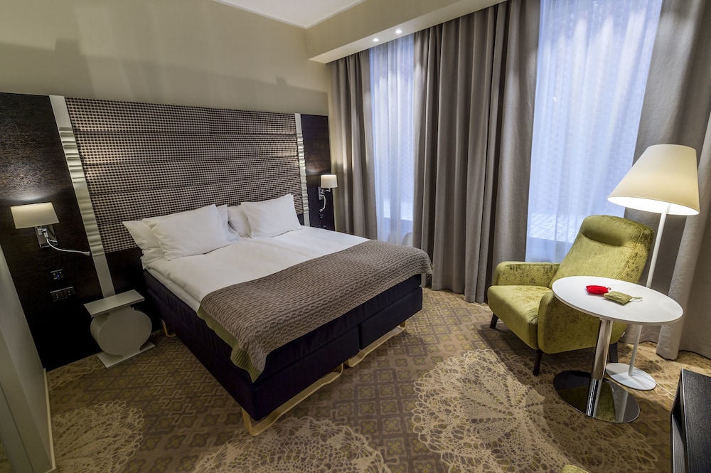 Lydia Hotel 24/70