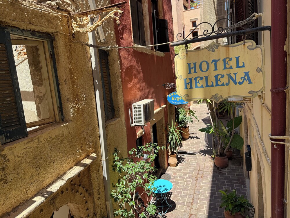 Helena Hotel 8/50
