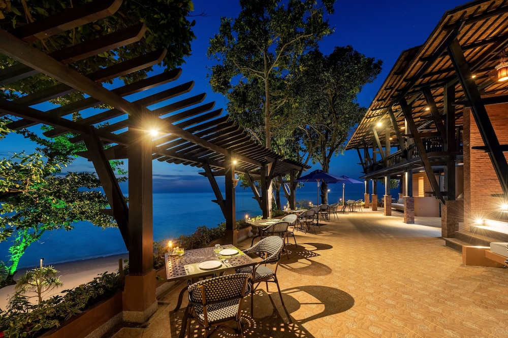 Nirvana Beach Resort and Spa 40/50