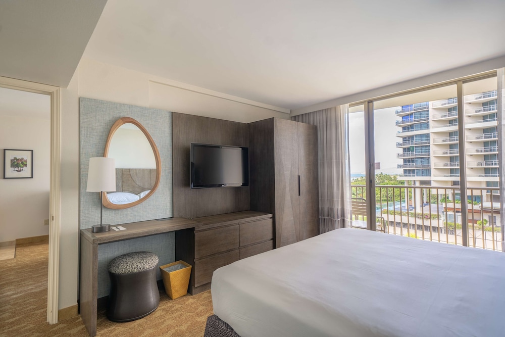 Embassy Suites By Hilton Waikiki Beach Walk 13/42