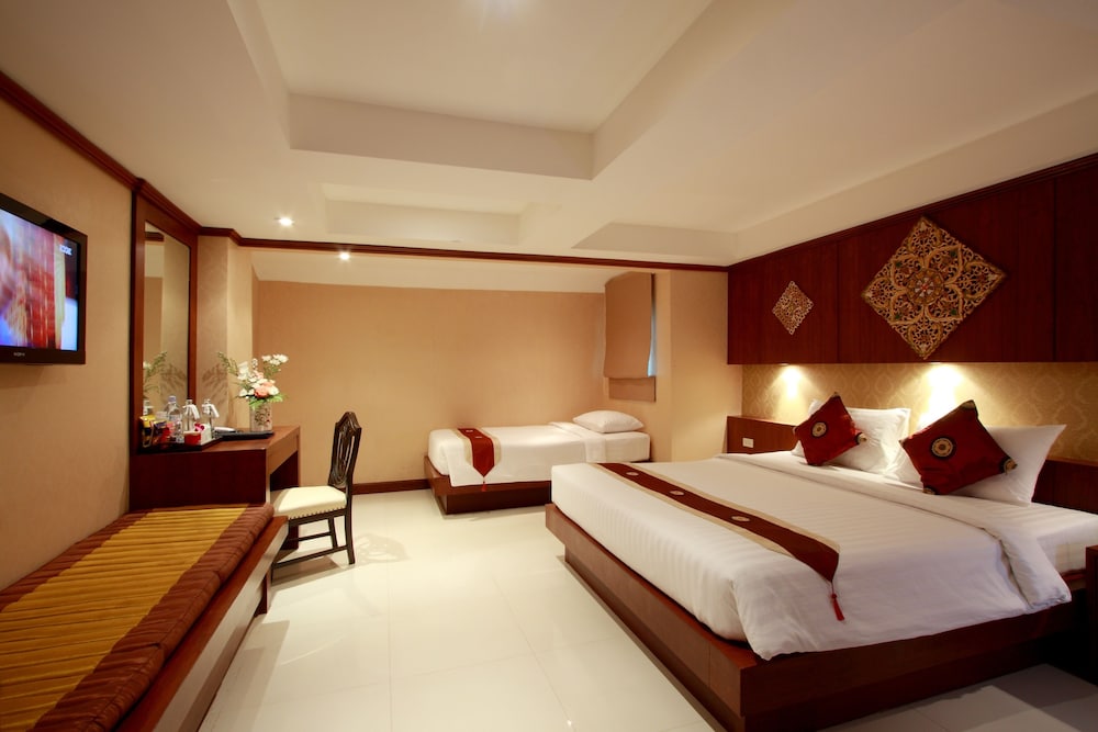 ROOM, TRIPLE, LOFT WING