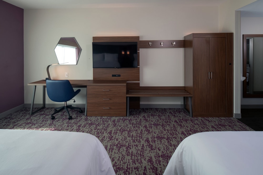 Holiday Inn Express and Suites Little Rock Downtown 9/47