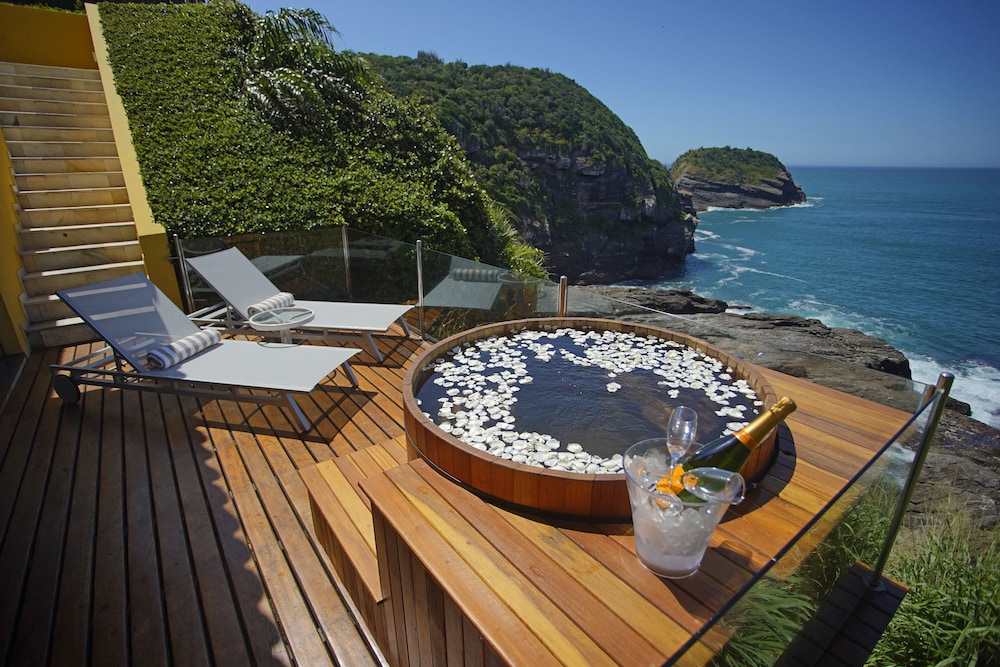 Cliffside Luxury Inn 24/48