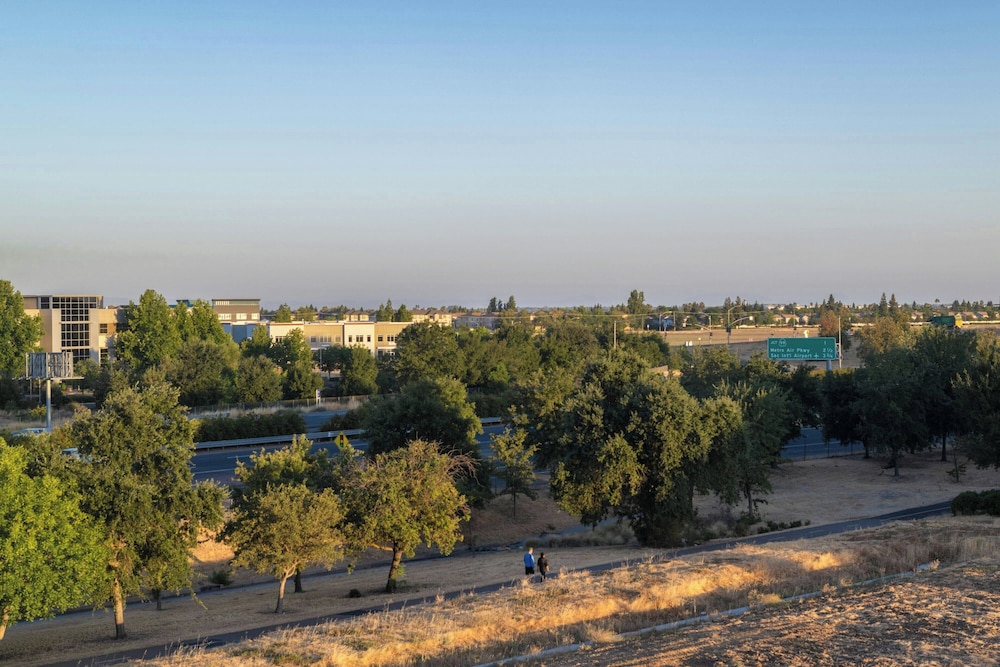 Aloft Sacramento Airport Natomas 41/43