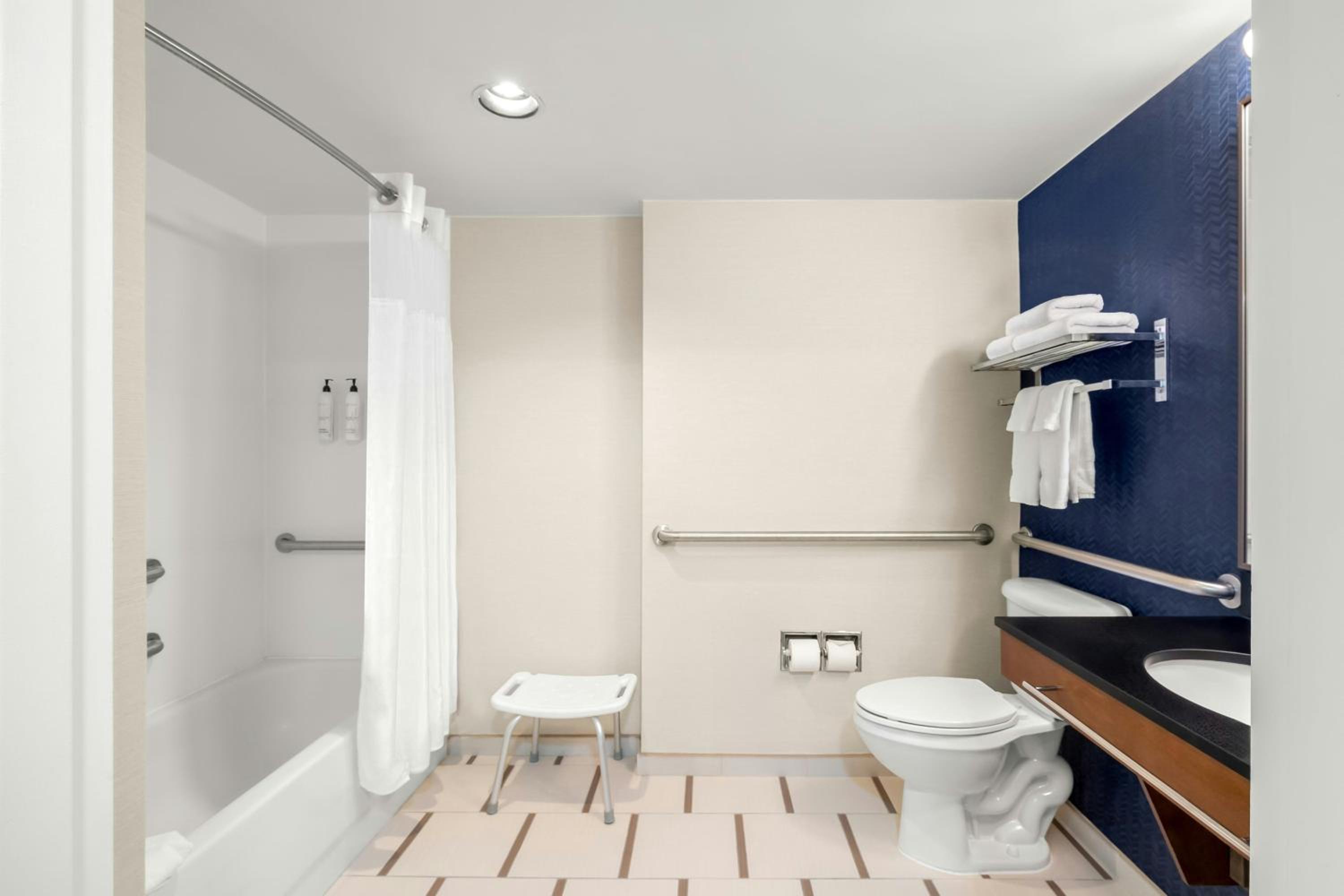 Room, Queen Bed, Bathtub, Accessible, FAIRFIELD INN BY MARRIOTT BURLINGTON WILLISTON 9/10