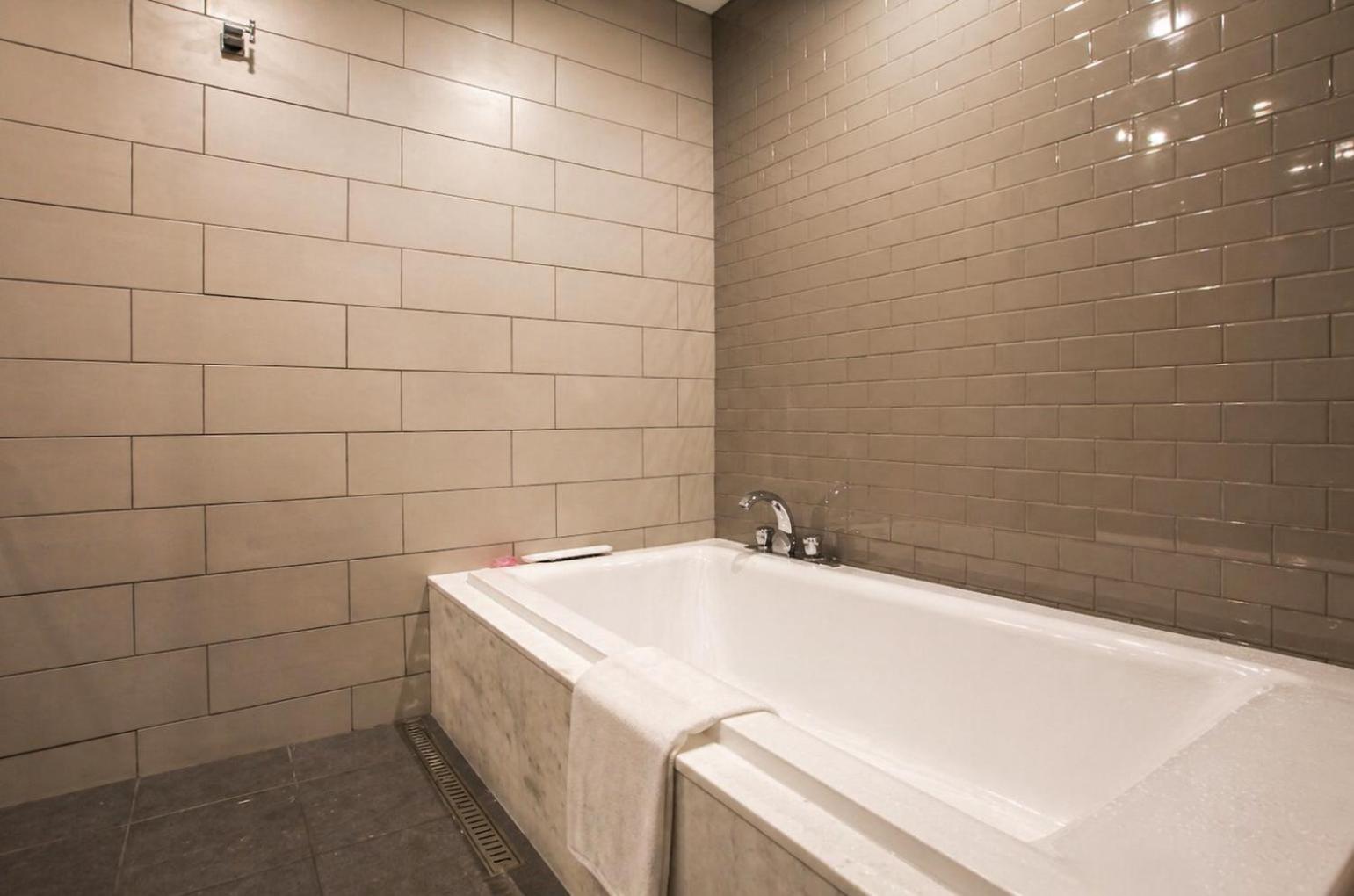 Ahava Hotel 32/39