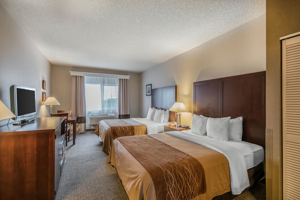 Comfort Inn & Suites Seattle North 9/33