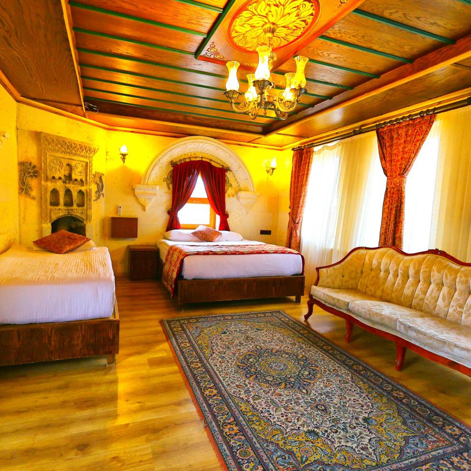 غرفة بسرير كينج بشرفة، Empire Cave Hotel 9/10