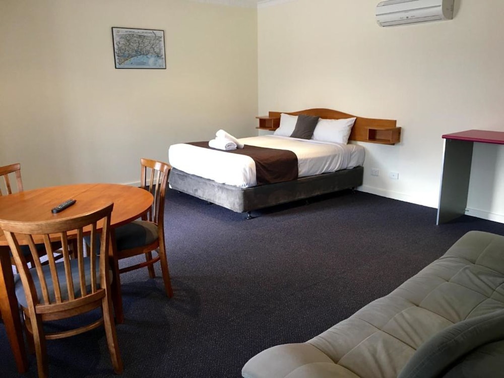 Lakeside Motel Waterfront 36/80