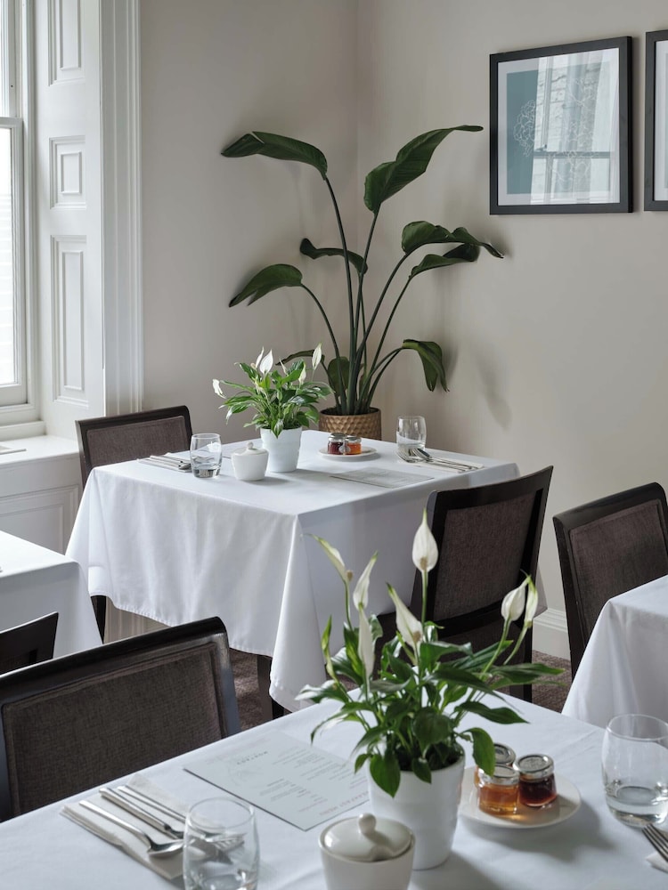 Montagu Place Hotel 40/50