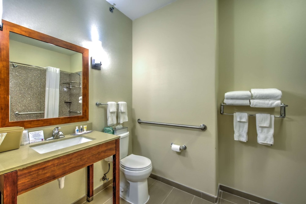 Comfort Suites Tomball Medical Center, TX 26/57
