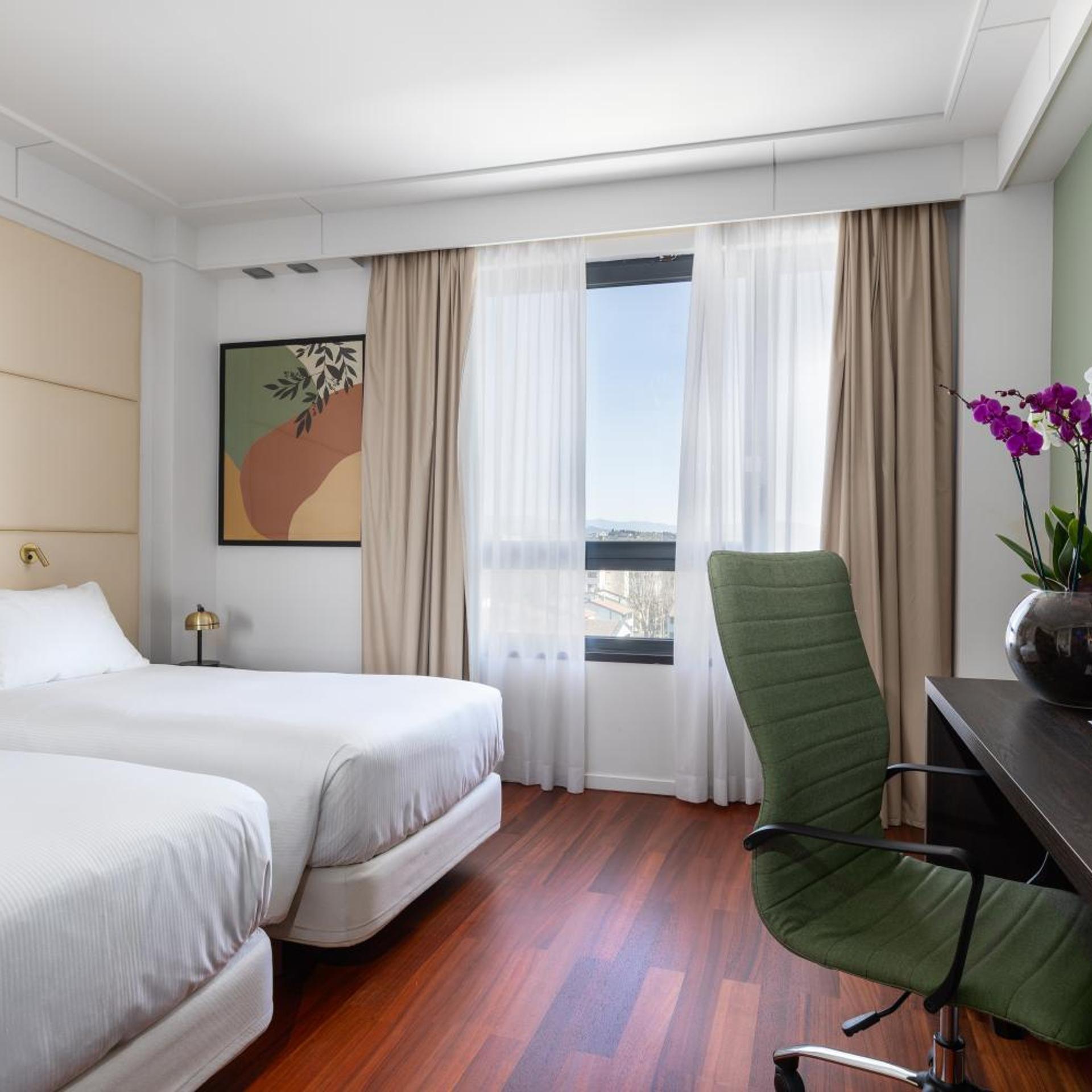 Room, Single Bed, DoubleTree by Hilton Florence Metropole 3/7