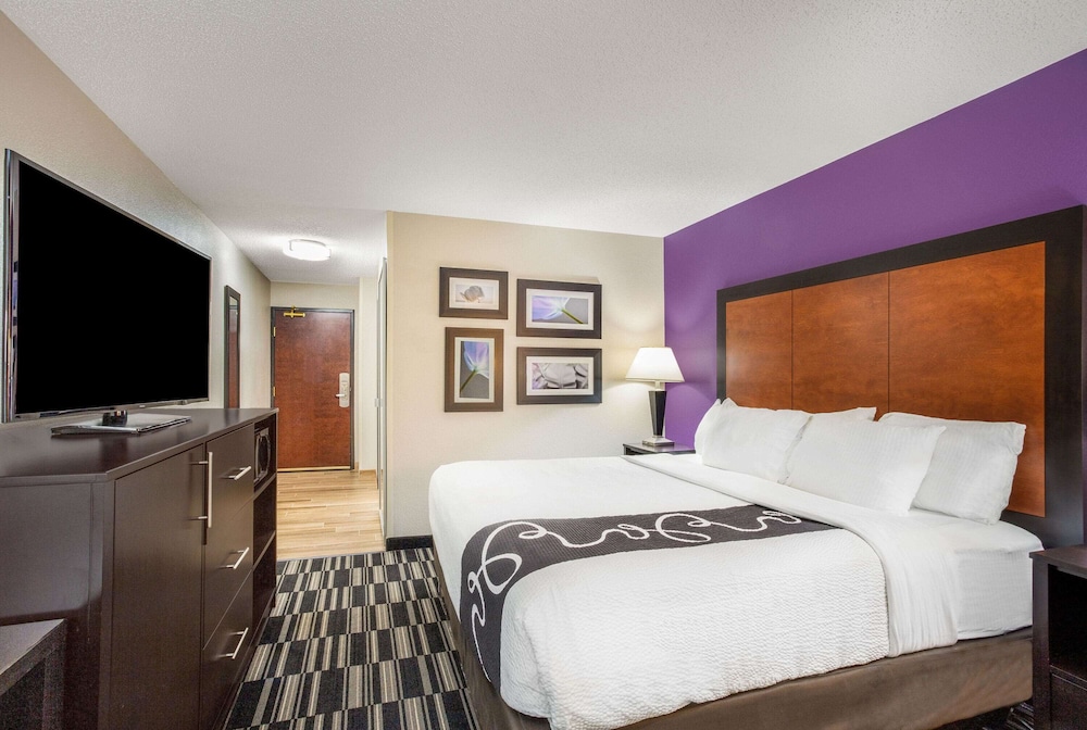 La Quinta Inn & Suites by Wyndham Norwich-Plainfield-Casino 12/33