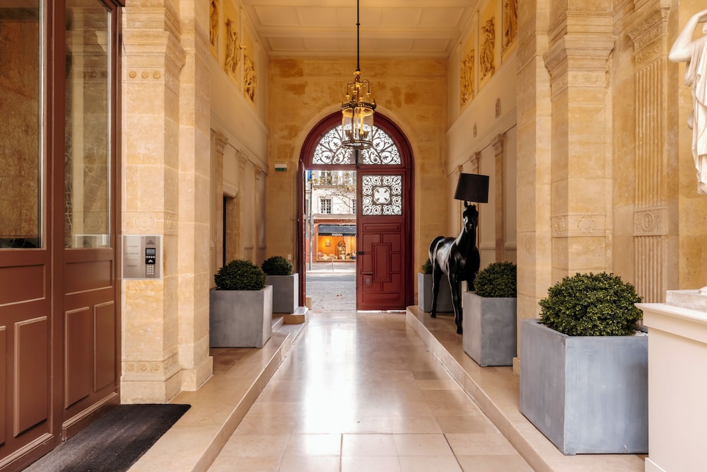 Hotel De Pourtales 2/81
