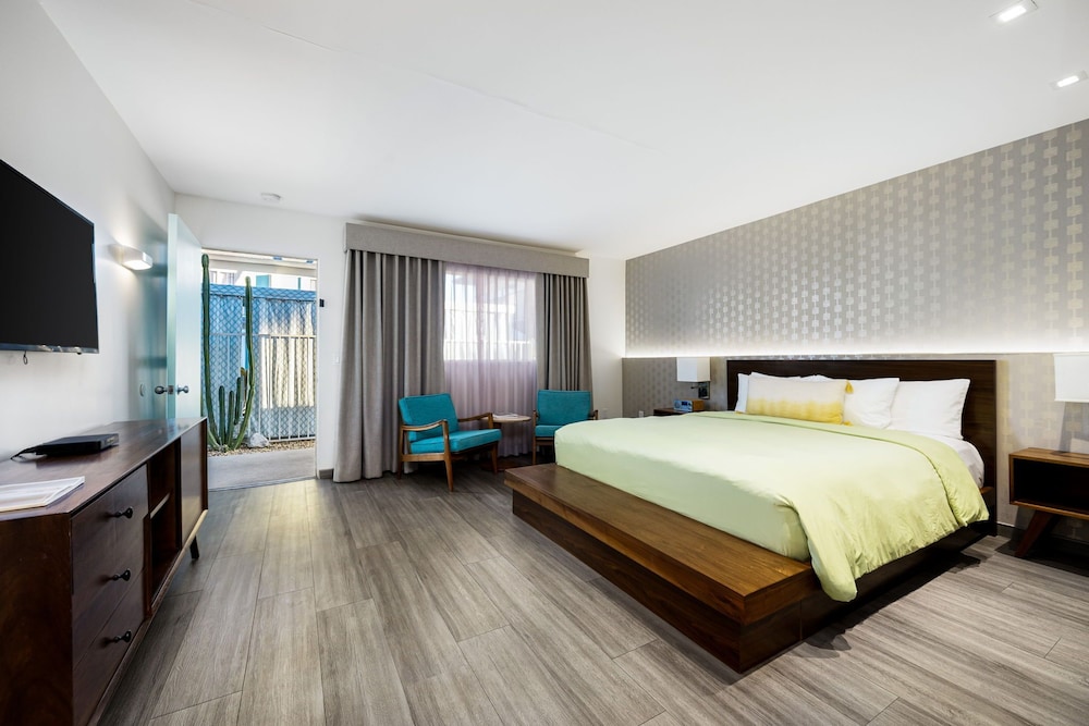 Skylark Hotel 17/70