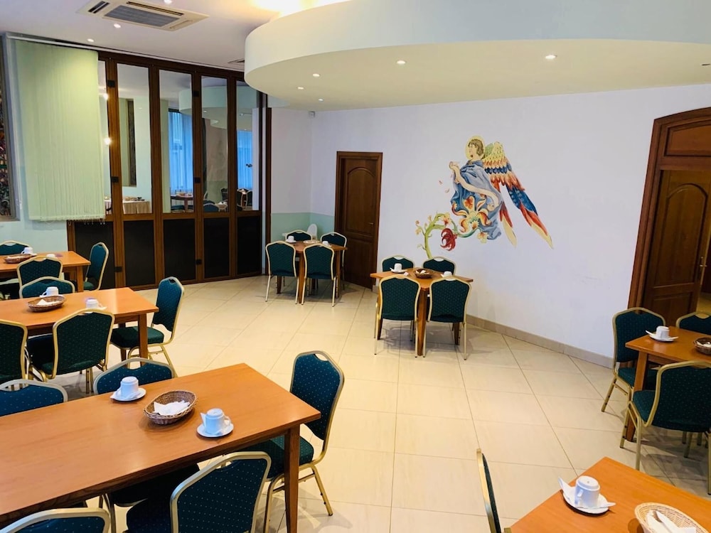 restaurant cafeteria