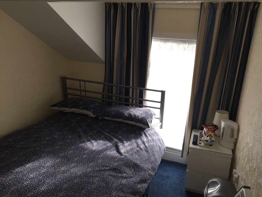 Trentham Private Hotel 24/50
