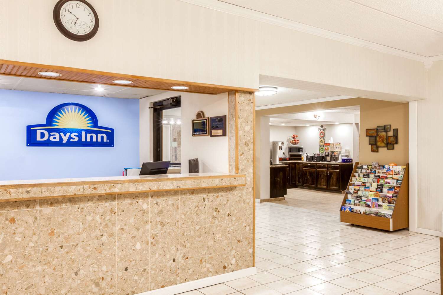 Days Inn by Wyndham Syracuse 2/10