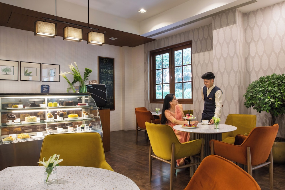 DLF Club 5 27/34