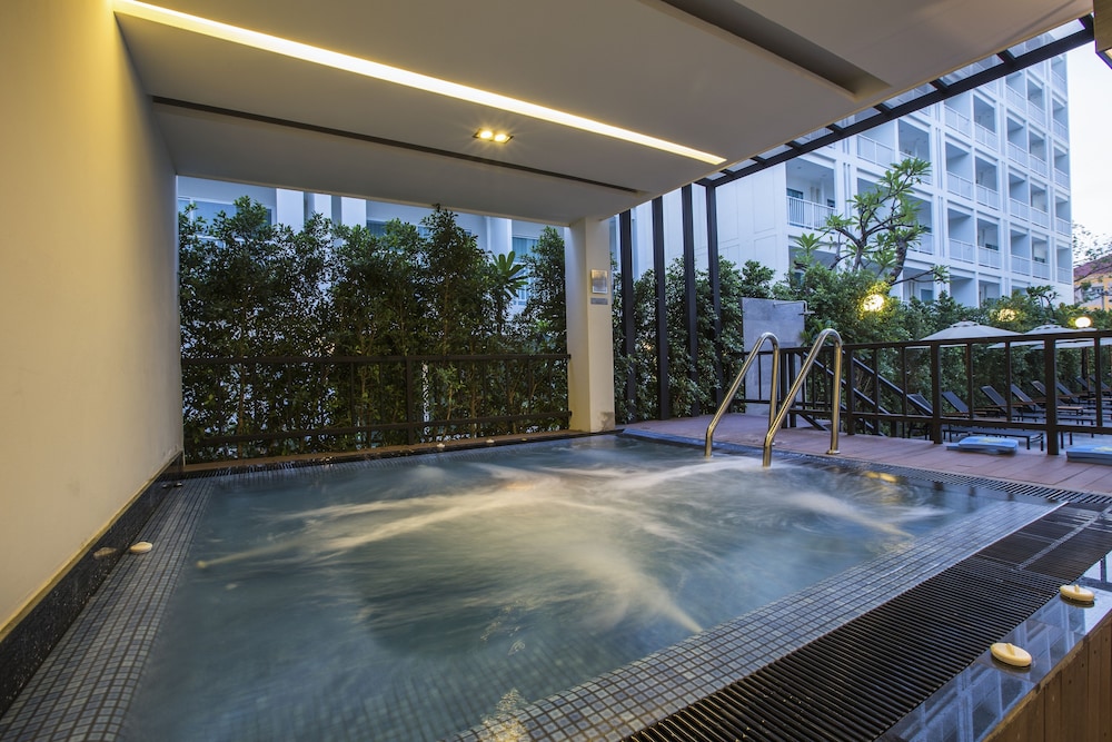 Kantary 304 Hotel 12/35