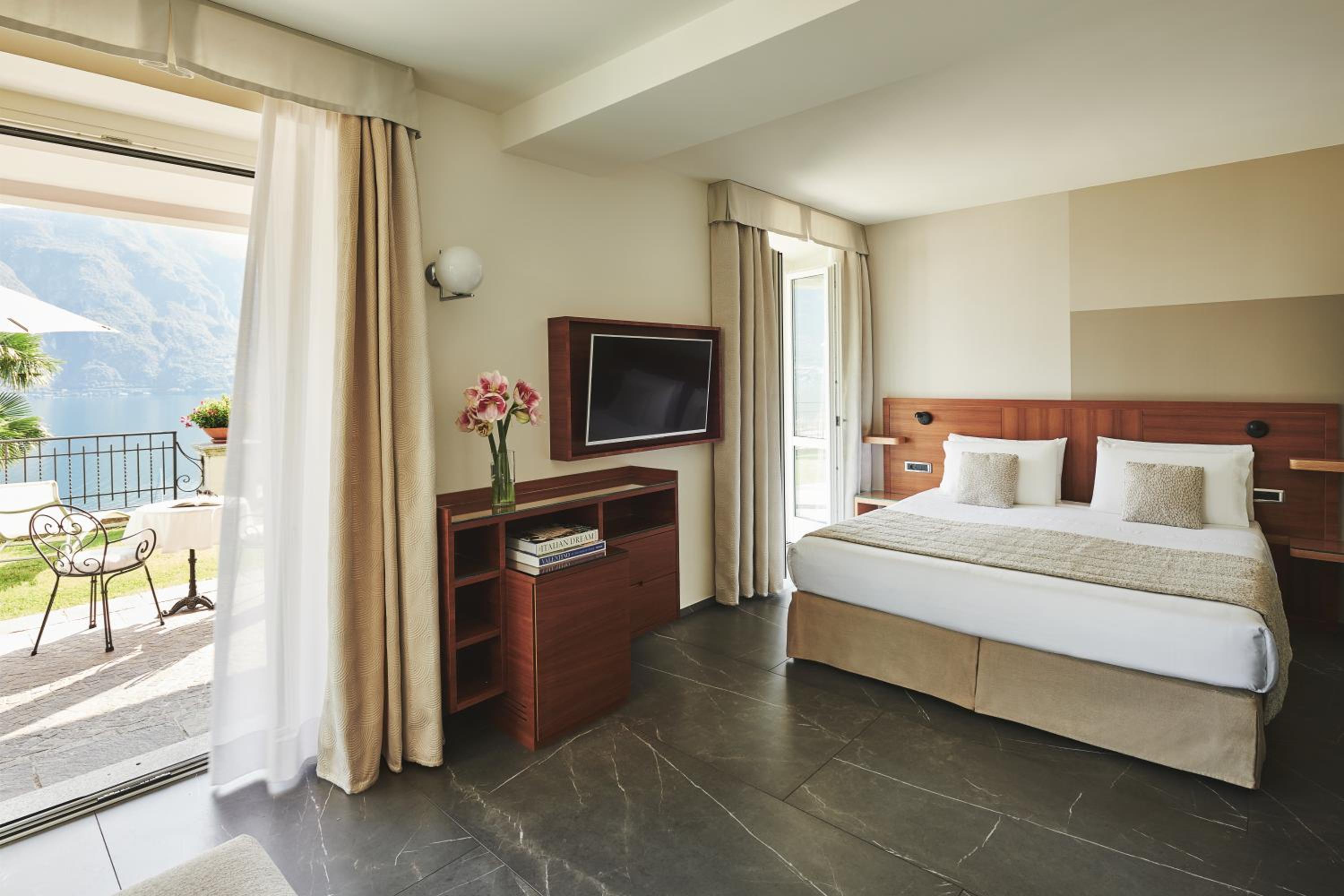Garden, Superior, Queen Bed