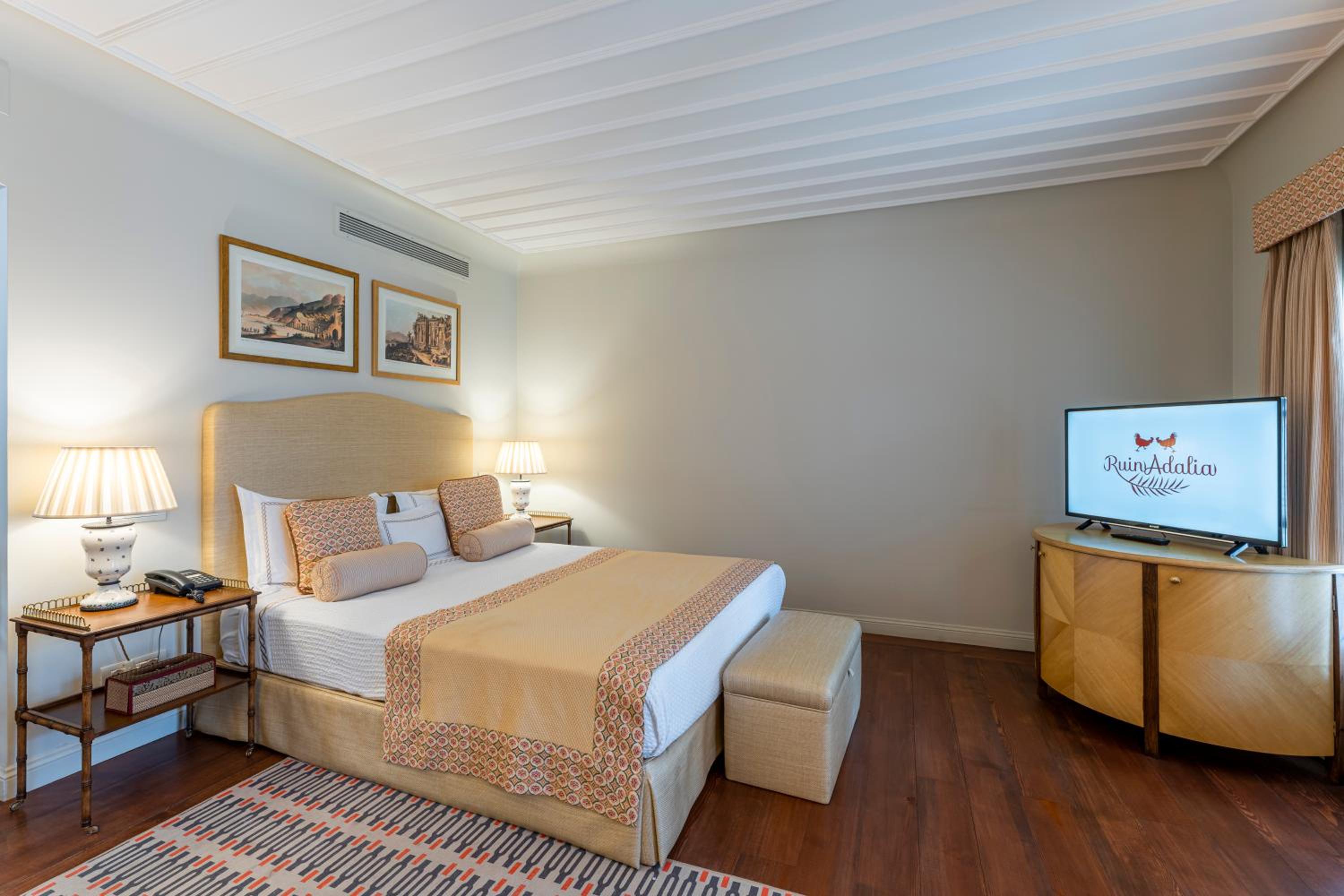 Deluxe, Queen Bed