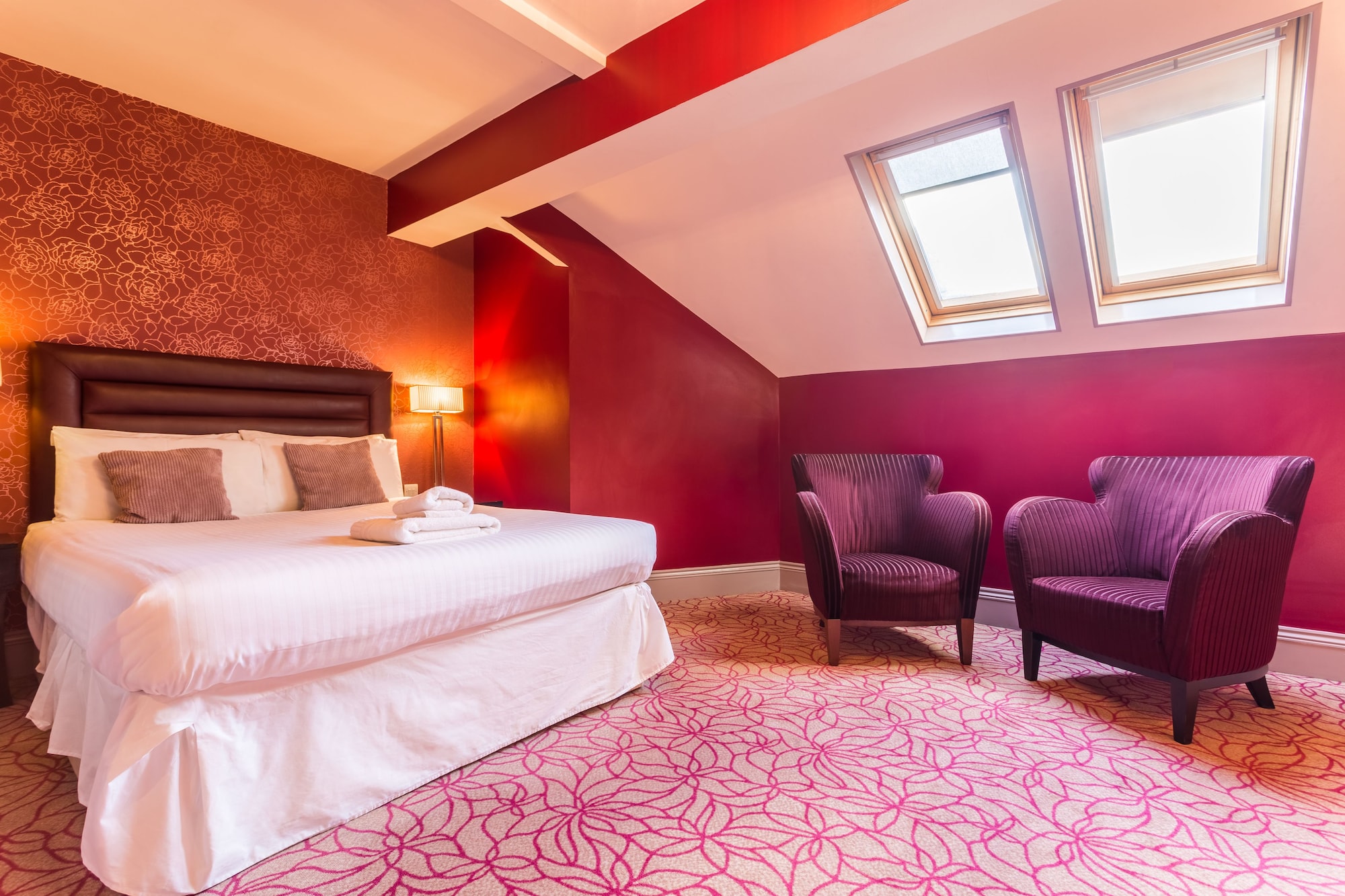 EXECUTIVE, DOUBLE BED