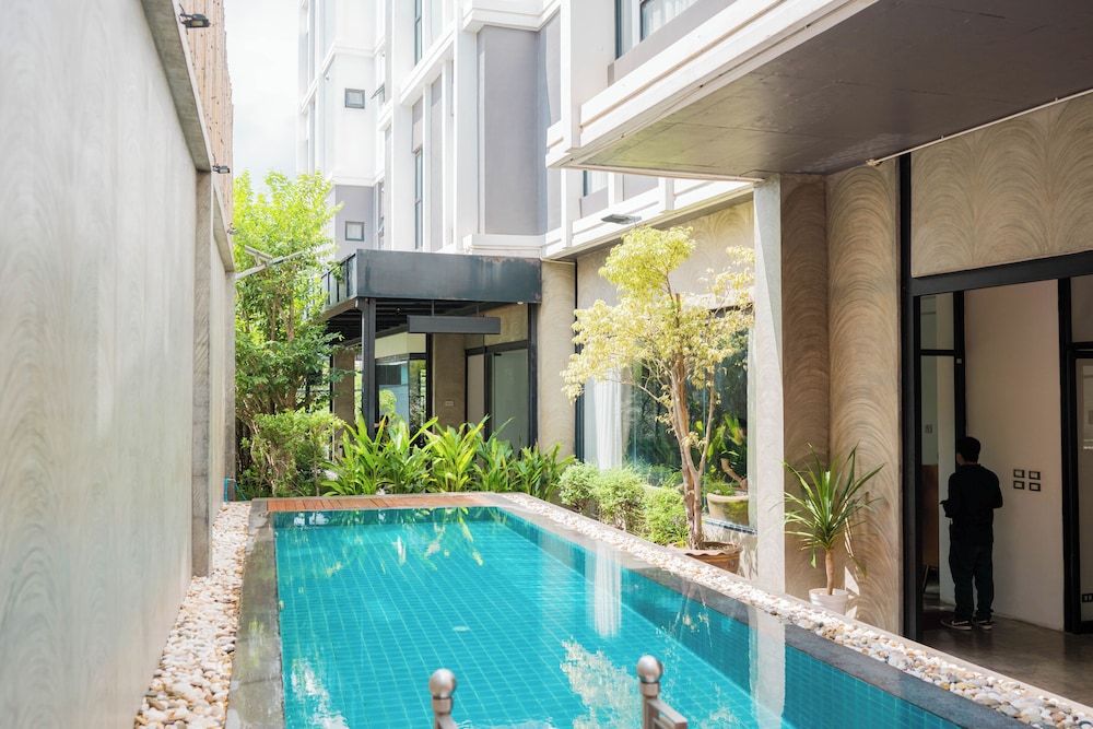 S2 Modern Boutique Hotel 45/50