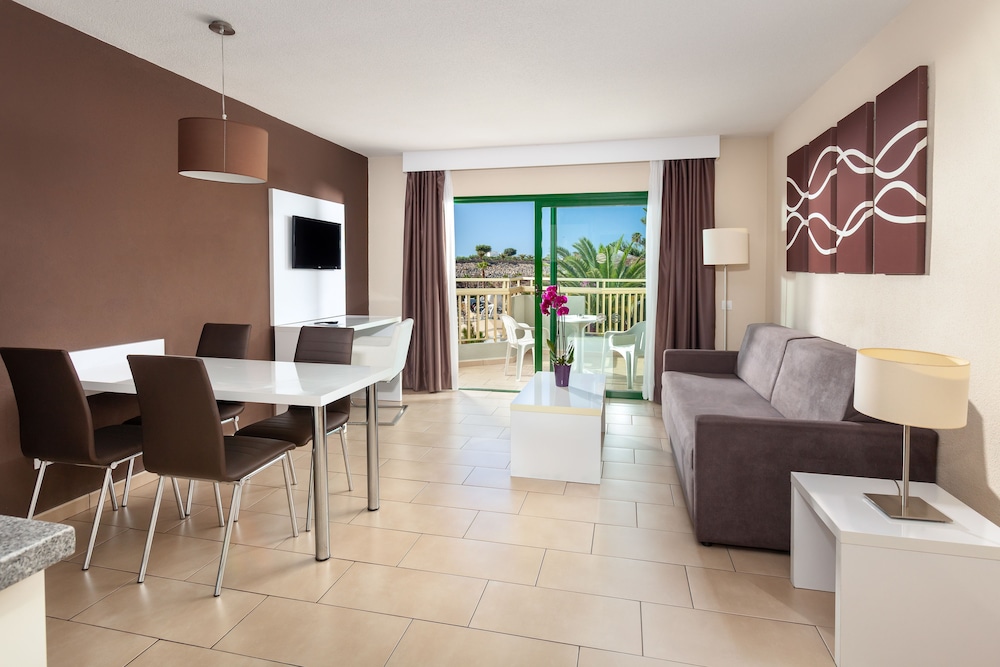 Playaolid Suites And Apartments 23/45
