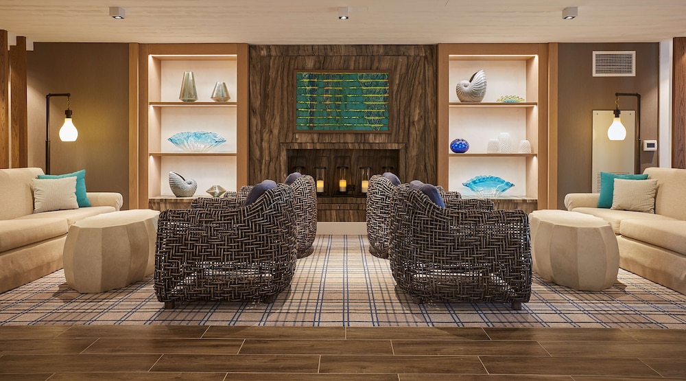 The Waterfront Beach Resort, a Hilton Hotel 48/77