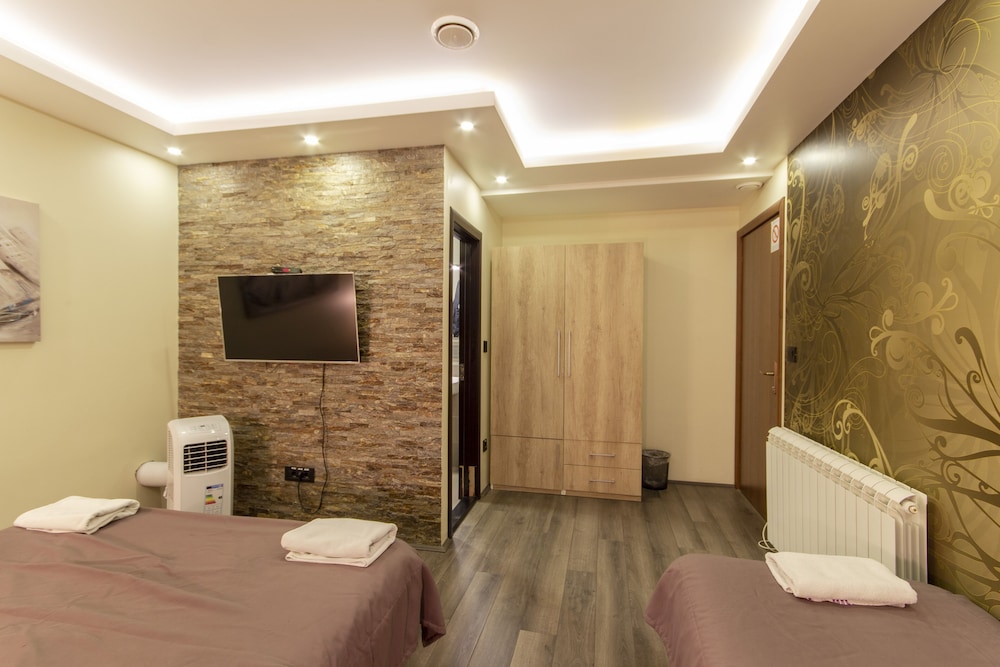 Madison Rooms 37/50