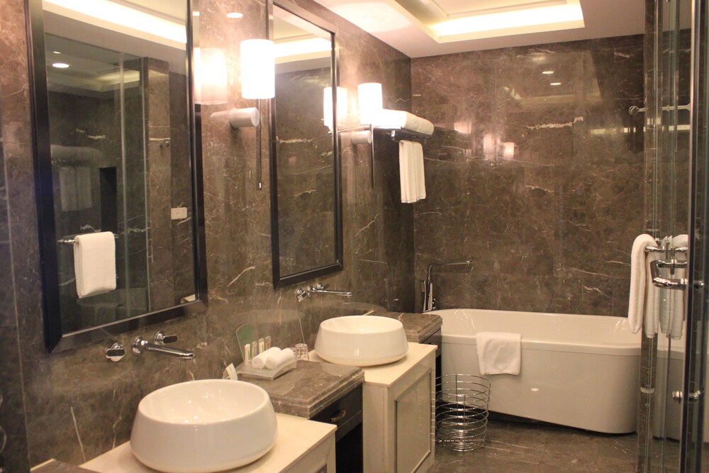 HOLIDAY INN SHIJIAZHUANG CENTRAL 30/77
