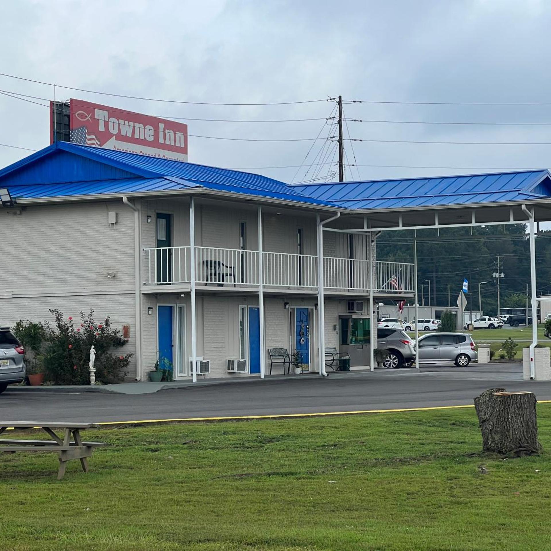 Towne Inn 3/50